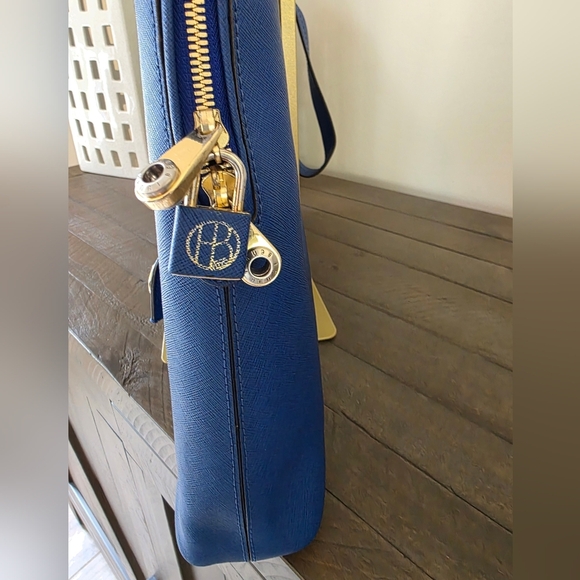 Henri Bendel West 57th Blue Leather Laptop Bag With Crossbody Strap & Lock - Picture 4 of 15